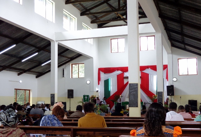 Iglesia cristiana en Arusha. Por Udare