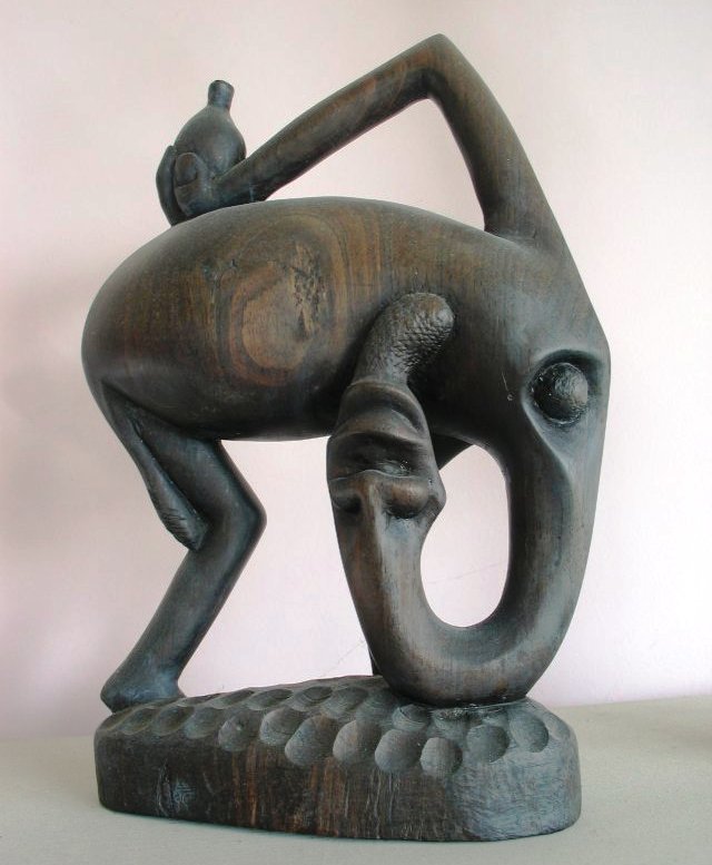 Figura de elefante makonde. Por wikipedia