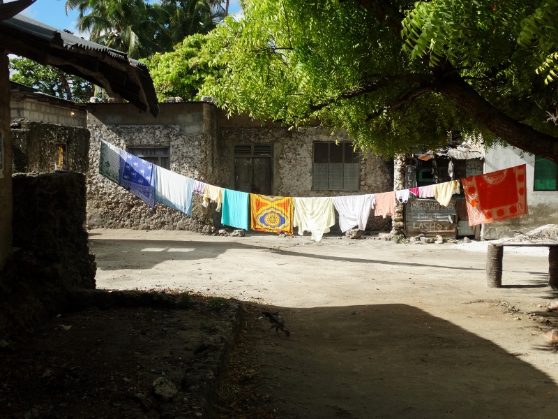 Las ropas al sol en Nungwi. Por Udare