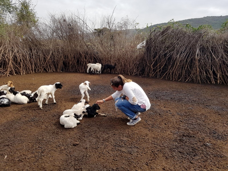 Visitando un poblado masai. Por Paula