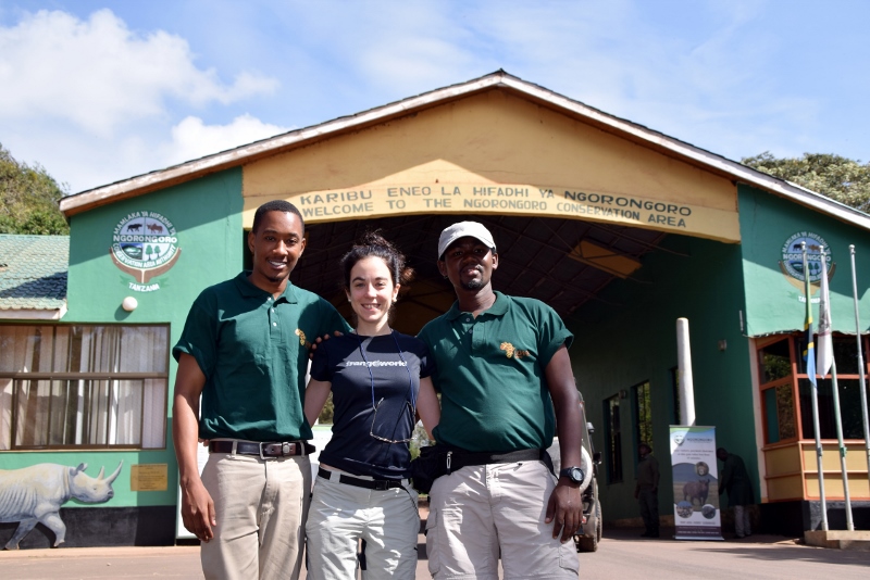 Paul, Elena y Johnson en Ngorongoro. Por Paco