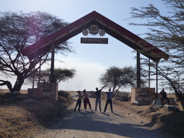 En la entrada de Serengeti. Por Alba