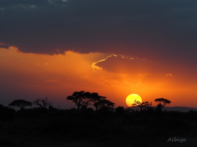 Puesta de sol en Amboseli. Por Alba