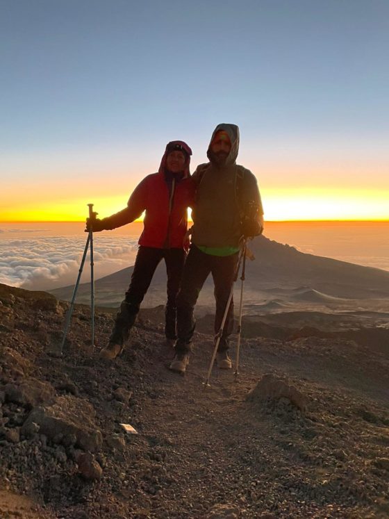 Maria Jesus y Alessandro, amaneciendo en Kilimanjaro. Por Maria Jesus