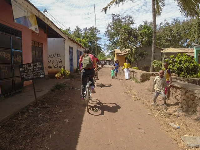 Ruta en bici en Mto Wa Mbu. Por Miriam