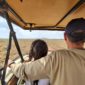Vicente y Leyla disfrutando del safari. Por Nathalie